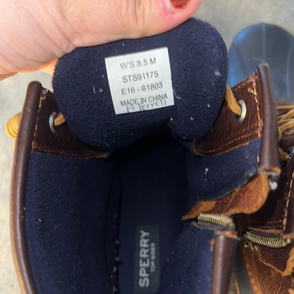 Sperry woman’s Leather and Navy Boots - Picture 5 of 7